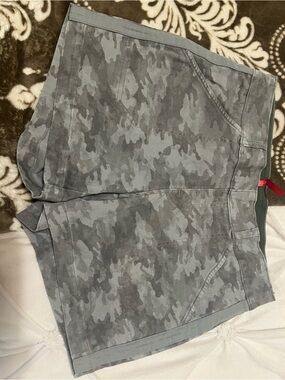 Spanx Gray Camouflage Casual Shorts